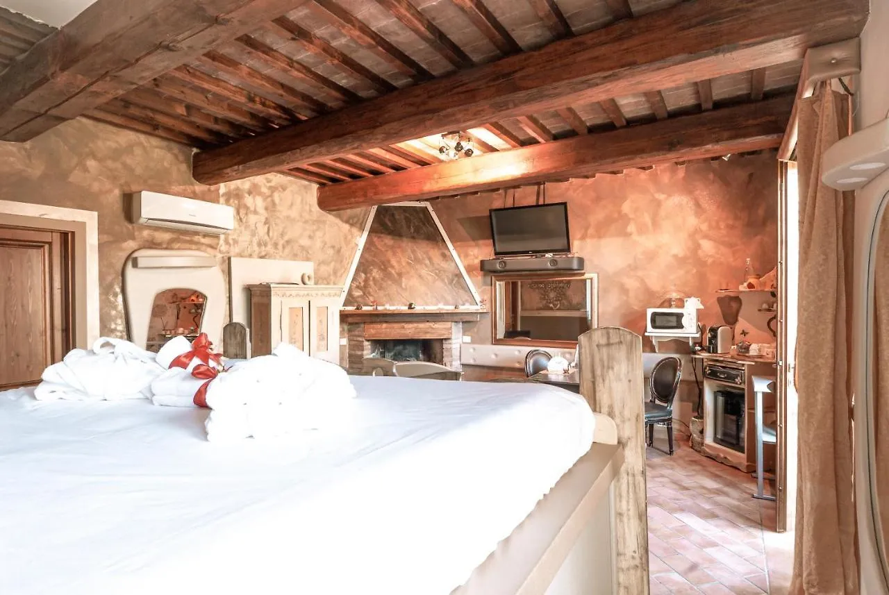 Il Nido d'Amore - Lorenzana Colombaie Bed and Breakfast Italia